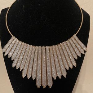 Costume Fine Jewelry Beautiful Choker Necklace, Gold Color.